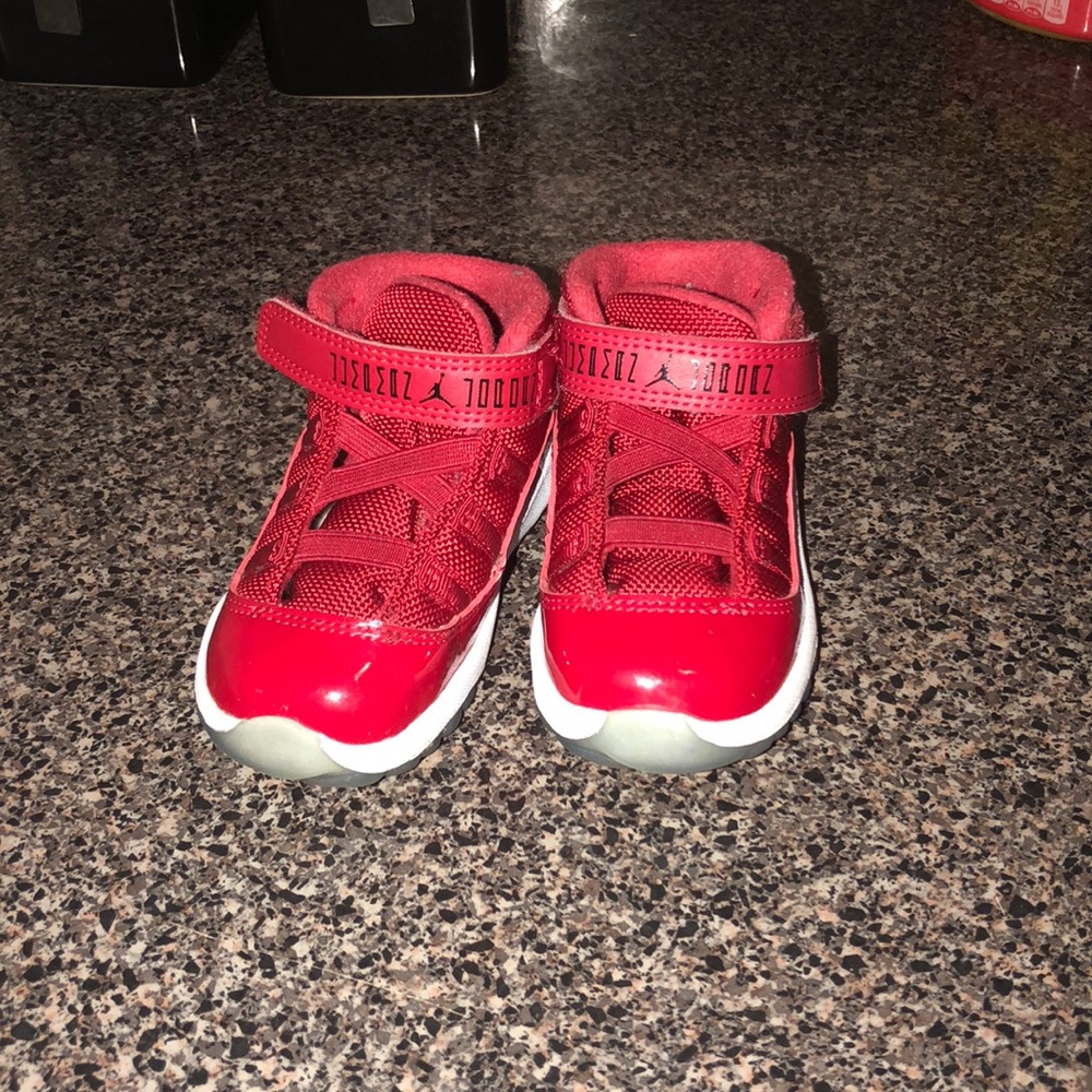 Toddler Air jordan 11 retro Red size 6c